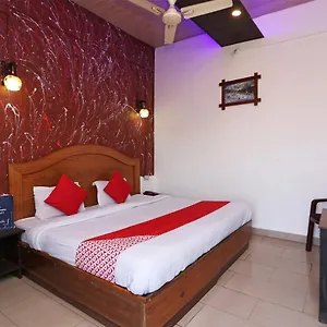 *** Hotel Oyo 80678 Shreenath Residency India